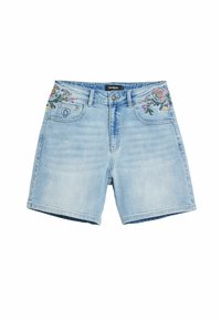Ljust blå denimshorts med blommönsterbroderi på fickorna, totalt fem fickor, och en klassisk passform med knappstängning i midjan.
