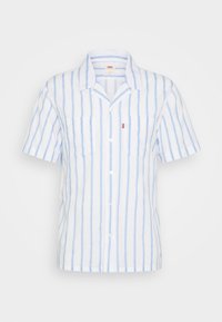 Camisa de manga corta blanca con rayas verticales azules, confeccionada en tela con cierre de botones en la parte delantera y dos bolsillos en el pecho. Logo de Levi's en el bolsillo.
