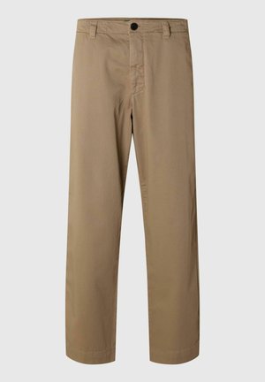 Béžové nohavice s rovnými nohavicami, s pútkami na opasok a čiernym zapínaním na gombík, zobrazené na jednoduchom pozadí.