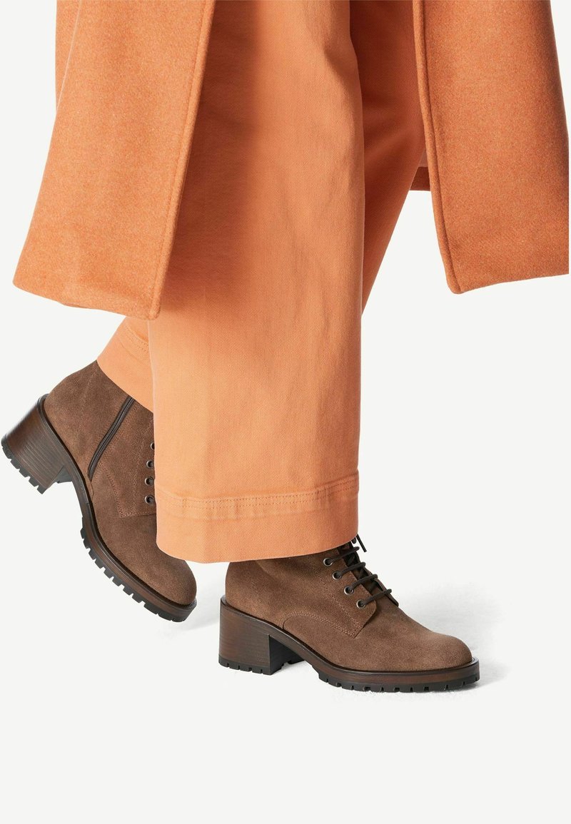 Tamaris Stivaletti stringati - cigar