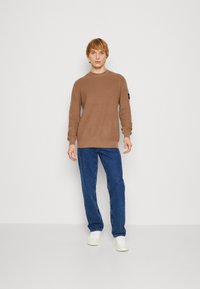 Calvin Klein Jeans 90S STRAIGHT - Ravne kavbojke - denim dark