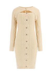 Abito lungo beige in maglia con motivi a treccia, apertura frontale con bottoni e dettaglio cut-out sul petto con chiusura a bottone superiore.