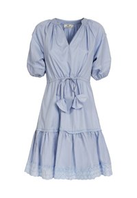 Helles blaues Baumwollkleid mit voluminösen Ärmeln, V-Ausschnitt, Taillengürtel und gestuftem Saum. Verfügt über Spitzenverzierungen und eine entspannte Passform.