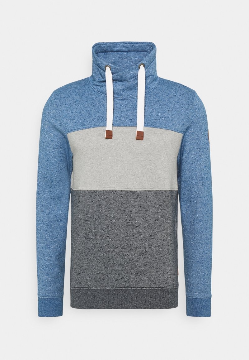 Blauer und grauer Pullover mit hohem Kragen, ausgestattet mit horizontalen Farbblöcken und weißen Kordeln. Weiche Textur mit gerippten Bündchen.