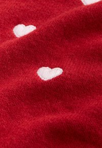 Non sélectionné, red heart embroidery