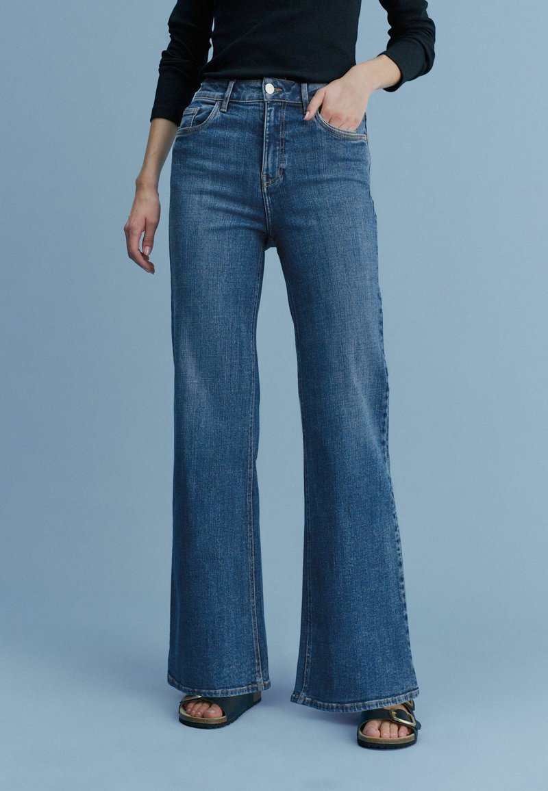 Next - STANDARD - Flared Jeans - mid blue, Vergrößern