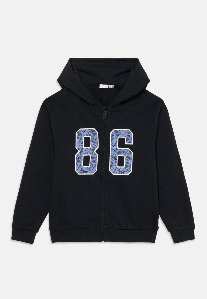 Sweatshirt preta com fecho éclair, apresentando o número "86" em padrão floral azul e branco na parte da frente, com capuz e punhos canelados nas mangas.