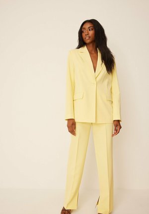 OVERSIZED MIT EINZELNEM KNOPF - Blazer - yellow