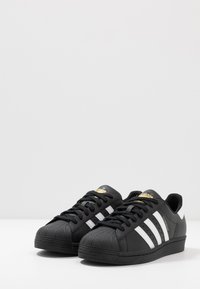 adidas Originals SUPERSTAR - Sneakers low - core black/footwear white