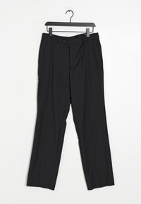 Mustat raitapantalonit, joissa on suora lahje, napitus ja vyölenkit. Kangas näyttää sileältä ja siinä on hillitty kiilto.