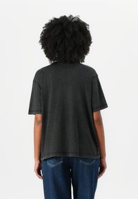 Guess Jeans SCRIPT TEE - Majica kratkih rukava s printom - jet black