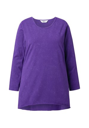Lila Tunika mit langen Ärmeln, rundem Ausschnitt und leicht verlängertem Rückensaum, dargestellt auf weißem Hintergrund.