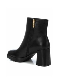 Carmela Botines con plataforma - black
