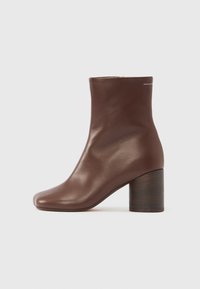 Botins de salto alto - fudgesickle