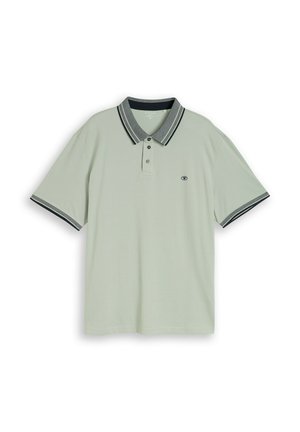 Hellgraues Polohemd mit kurzen Ärmeln, schwarzem und grauem gestreiftem Kragen und Ärmelsäumen, Dreiknopfleiste und kleinem Logo auf der Brust.