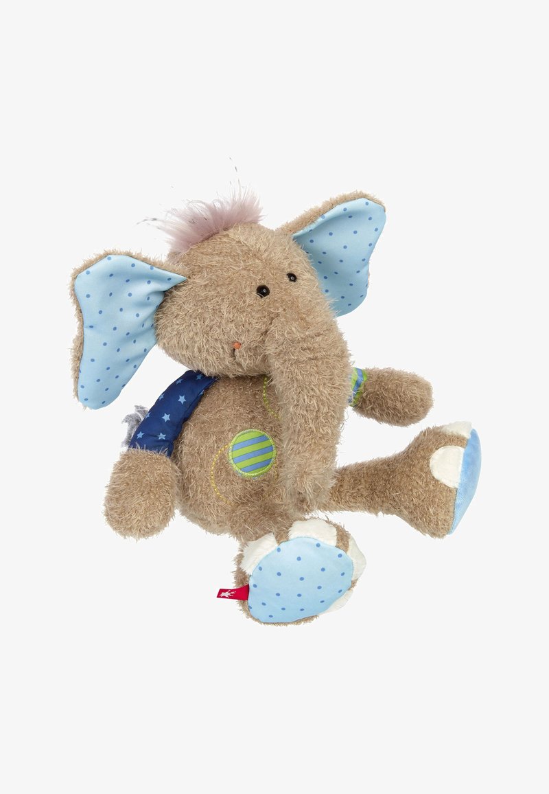 Jouet éléphant en peluche avec fourrure beige, grandes oreilles et pieds à pois bleus, manches à motif d'étoiles bleues, patch rayé vert sur le ventre et une touffe de cheveux roses.