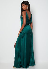 Bubbleroom DRAPY-BACK SLIT SATIN GOWN - Abiti per occasioni speciali - dark green