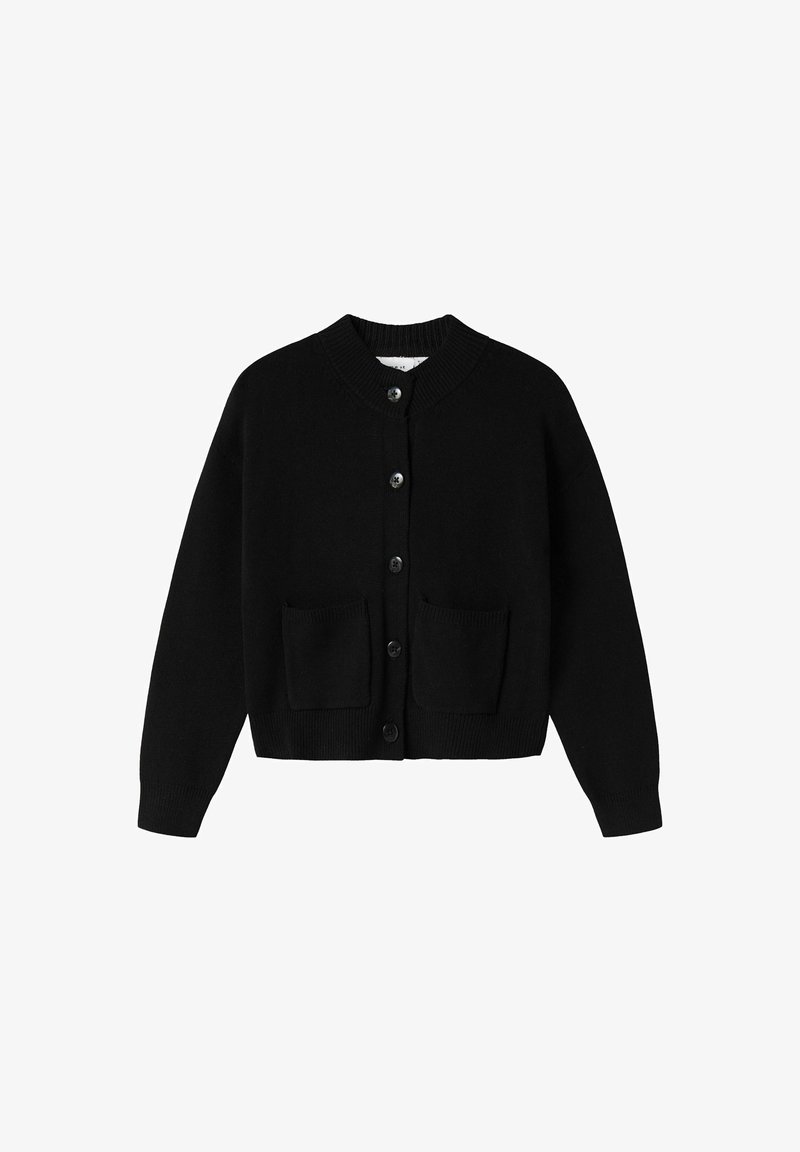 Schwarze Knopf-Cardigan mit geripptem Kragen, Bündchen und Saum, verfügt über zwei vordere aufgesetzte Taschen und lange Ärmel.