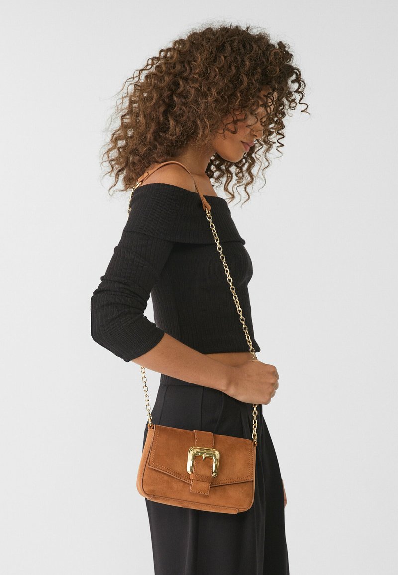 Stradivarius WITH BUCKLE - Torba preko tijela - camel