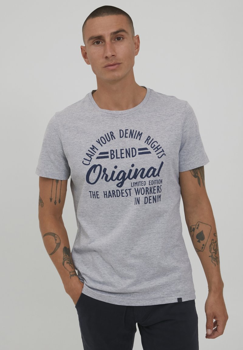 Blend MIKE - T-shirts med print - stone mix