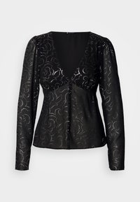 Μαύρο πουκάμισο με μακριά μανίκια και V λαιμουδιά, διακοσμημένο με λουλούδια. Κατασκευασμένο από διάφανο ύφασμα με διακριτική γυαλάδα; διαθέτει εφαρμοστό μέσο και κούμπωμα με κουμπιά.