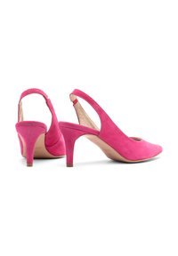 Le décolleté in suede rosa presentano una punta affilata e un tacco a stiletto di 7 cm. Il design include una parte posteriore con taglio e un rivestimento interno morbido.