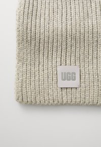 UGG CHUNKY UNISEX SET - Megzta kepurė - light grey