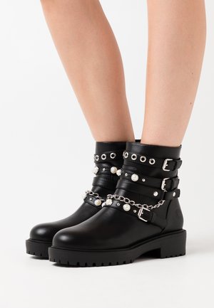 Cowboy/biker ankle boot - black