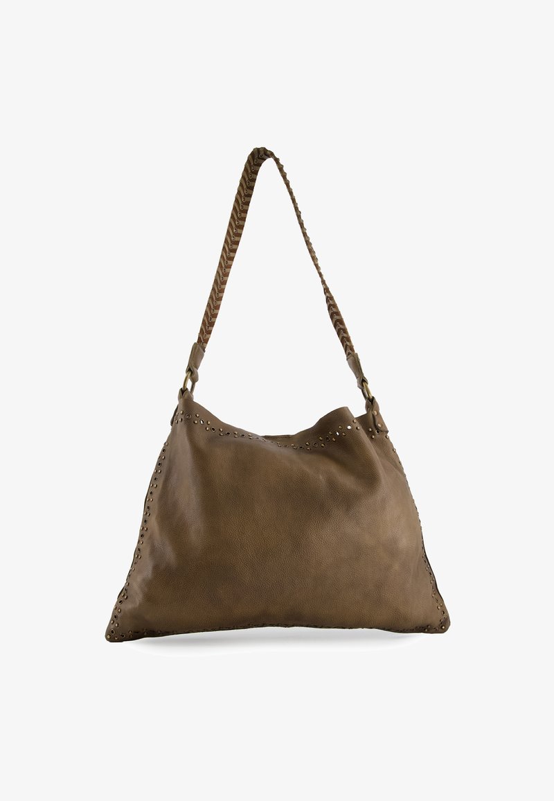 Braune Leder-Schultertasche mit geflochtenem Tragegurt, Nietenverzierungen entlang der Kanten und einer weichen, strukturierten Oberfläche für eine lässige Form.