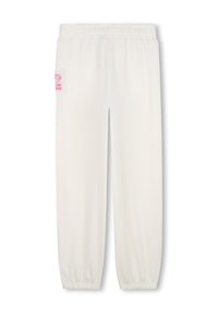 Weiße Baumwoll-Jogginghosen mit elastischem Bund, gerafften Bündchen und einem rosa Stoffpatch auf der linken Seite.