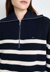 Tommy Hilfiger Stickad tröja - blue