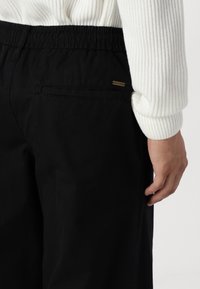 Jack & Jones JPSTBILL JJJAMIE PLEATED JOGGER - Bukser - black