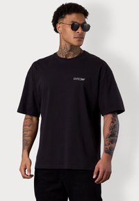 Unausgewählt, black