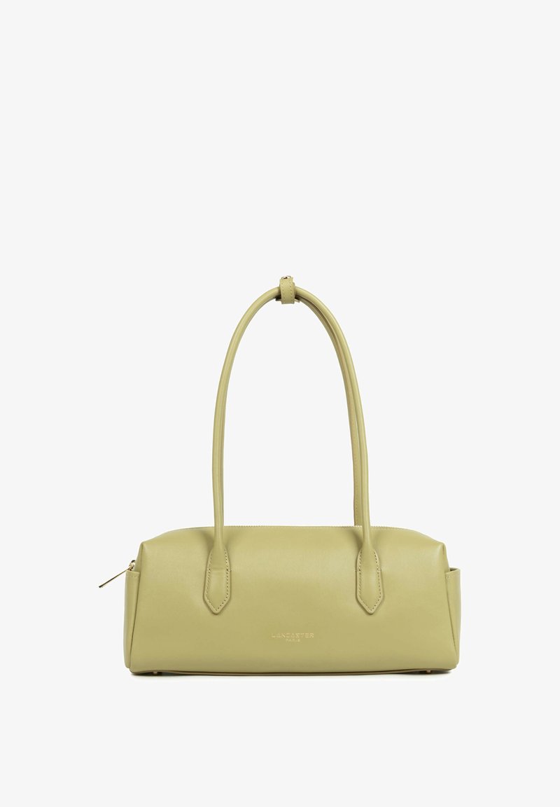 Sac à main en cuir vert clair avec une forme structurée, deux poignées lisses et un logo doré à l'avant. Fermeture zippée sur le dessus.