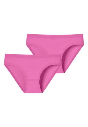 Zwei nahtlose, leuchtend pinke Damen-Slips im Bikini-Schnitt, die überlappend auf weißem Hintergrund dargestellt sind.