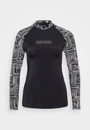 Rash guard s čiernym telom a vzorovanými dlhými rukávmi v bielej a čiernej farbe, zobrazuje tropické motívy a logo "RIPCURL" na hrudi.