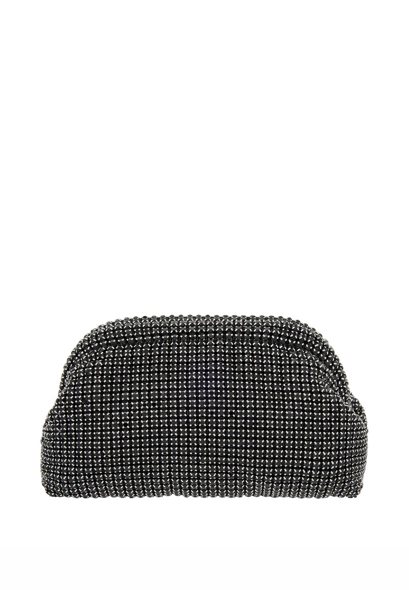 Fekete szőtt clutch táska fémbetétekkel. Kerek forma, texturált felület és gyűrött teteje van. Kompakt kialakítás, alkalmas esti használatra.