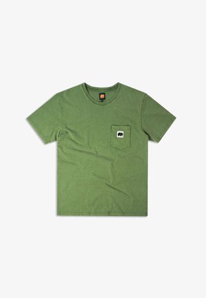 T-shirt en coton vert avec un col rond, des manches courtes et une poche poitrine ornée d'un graphique d'éléphant blanc. Texture douce.