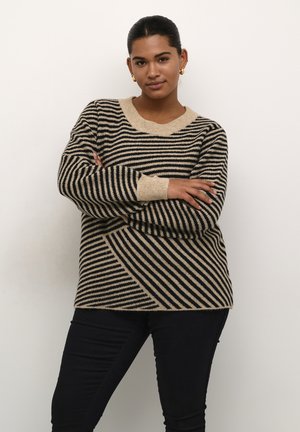 Pull rayé en beige et noir. Présente de larges rayures, un col et des poignets côtelés. Texture douce avec une coupe décontractée.