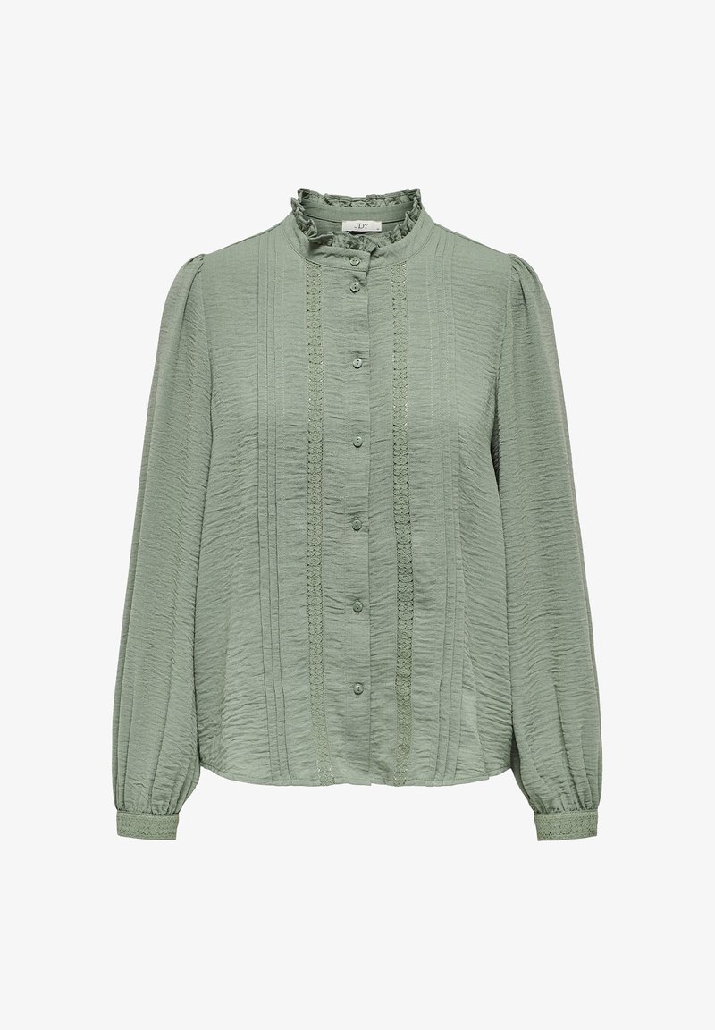 Blusa verde chiaro con maniche lunghe, tessuto testurizzato, parte anteriore plissettata, colletto arricciato e bottoni decorativi lungo il centro.