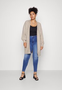 Vero Moda Curve VMRUBELLEFILE LONG CARDIGAN - Cardigan - silver mink