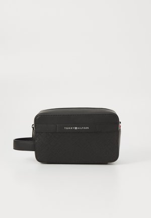 MONOGRAM WASHBAG - Kosmetiktasker - black