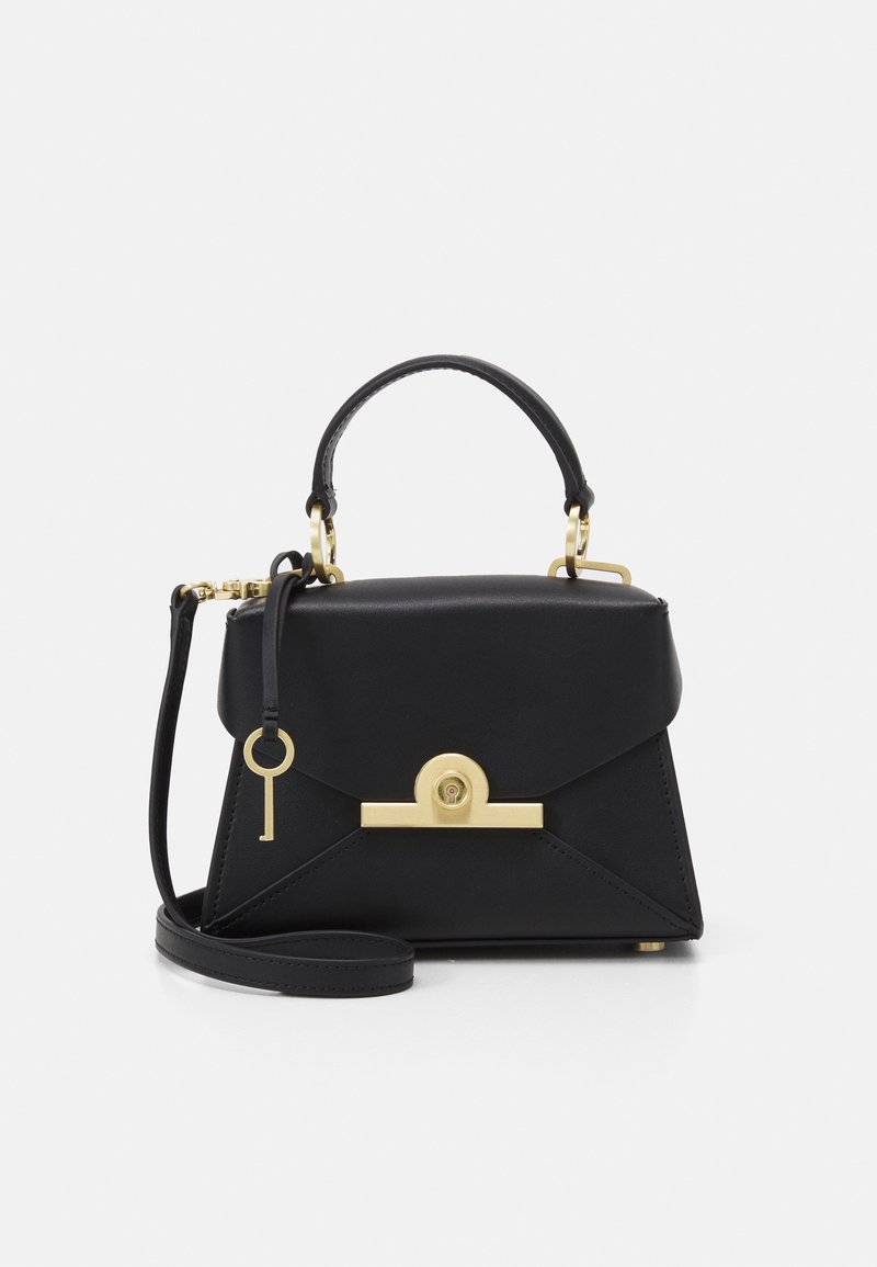 Borsa a tracolla in pelle nera con dettaglio in metallo dorato a forma di lucchetto e chiave, manico superiore e tracolla removibile su sfondo bianco semplice.