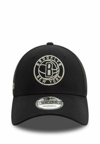 Gorra de béisbol negra ajustable con el logo de baloncesto de Brooklyn Nueva York bordado en el panel frontal.