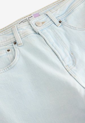 Ljust blå högmidjade momjeans i stretchdenim, med fem fickor, knappstängning och kontrasterande sömdetaljer.