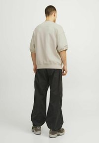 Jack & Jones MIT RUNDHALS - T-shirt - bas - moonbeam