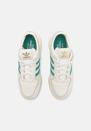 Trainers - off-white