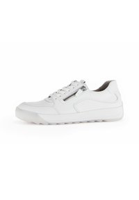 Witte sneakers met een gladde leren bovenkant, vetersluiting, een zijritsdetail en een gedetailleerde rubberen zool voor grip. Minimalistische accenten zijn inbegrepen.