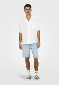 Only & Sons ONSCAIDEN LIFE RELAX RESORT - Camicia - white