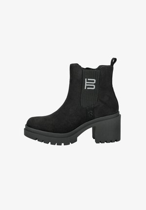 Sorte ruskindsankelstøvler med chunky hæl, elastisk sidestykke og pull tab. Har en struktureret gummisål og minimalistisk design.